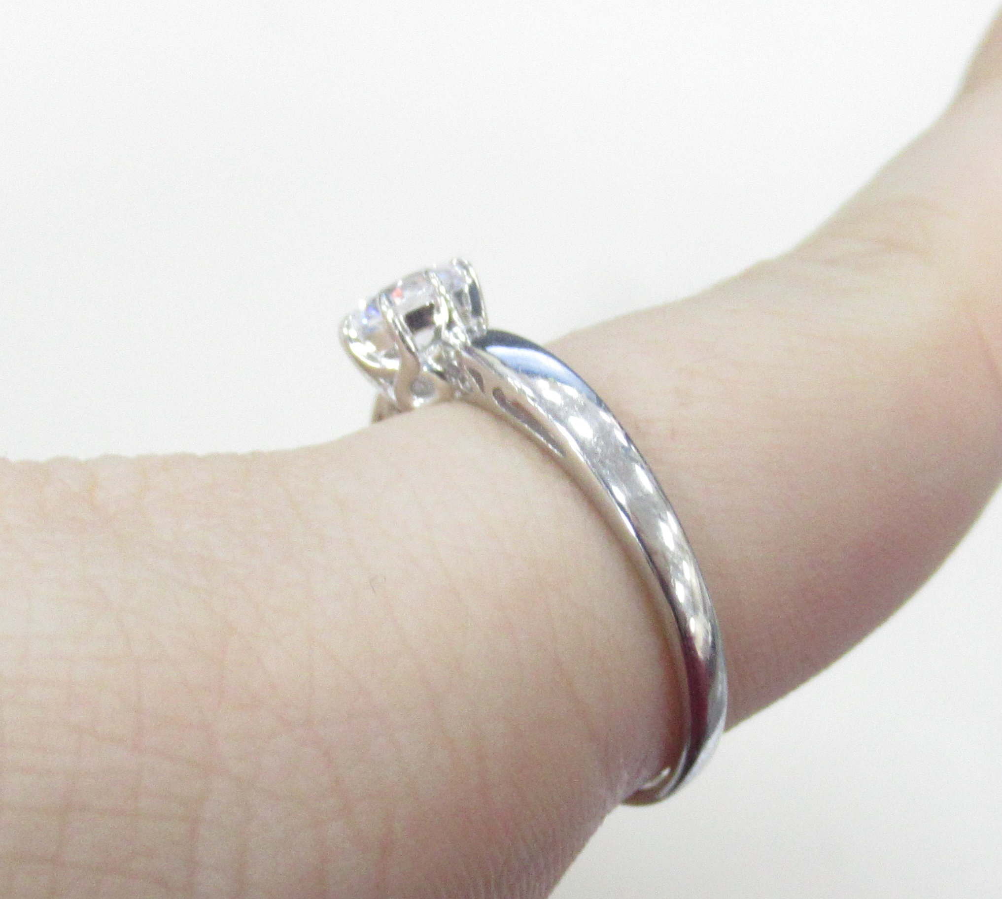 Серебряное кольцо с фианитом